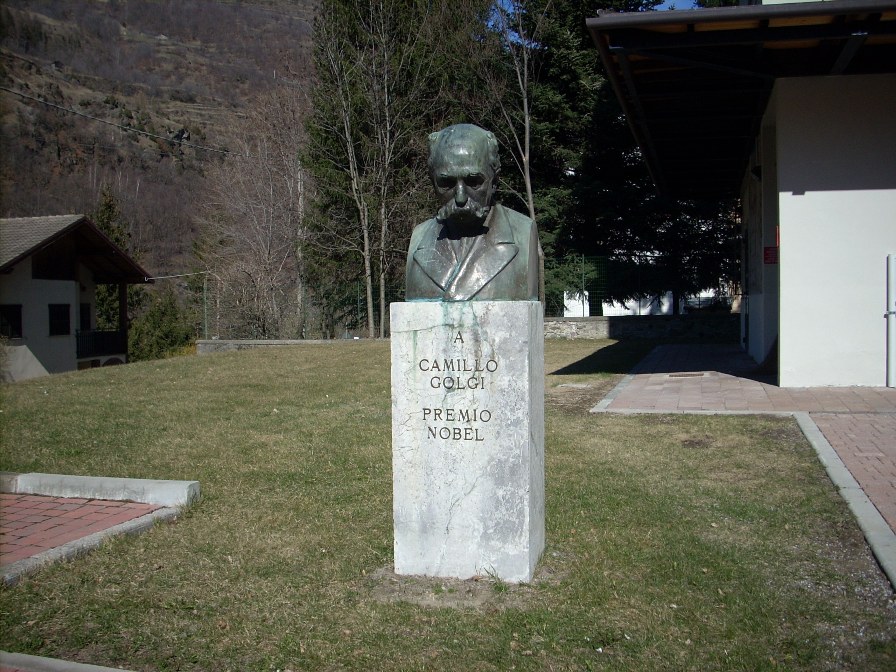 Golgi's monument, Corteno.jpg